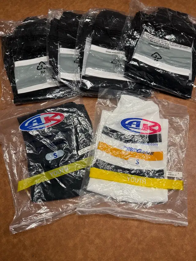 youth hockey equipment in Hockey in Winnipeg - Image 4