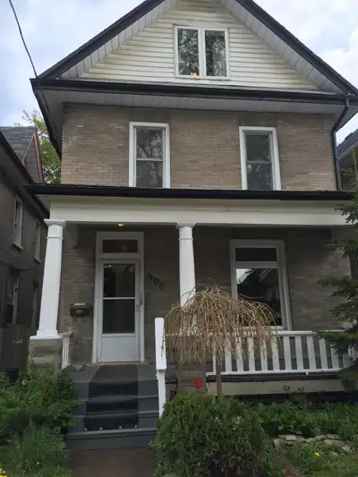 ONE BEDROOMAVAILABLE IN A DUPLEX