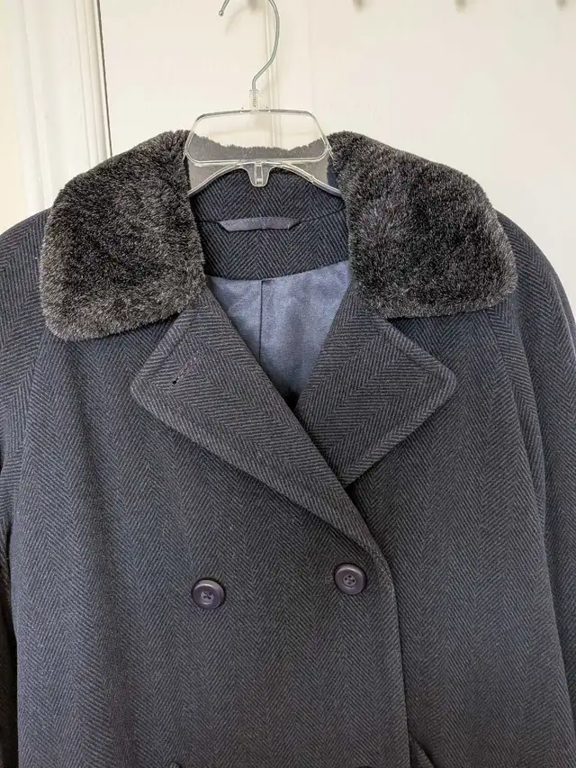 Men's Black Herringbone Pea Coat in Women's - Tops & Outerwear in Markham / York Region - Image 4