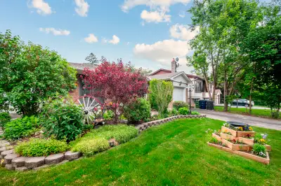 Beautiful detached backsplit, on 50ft lot with an in ground pool!!! Open house June 29, 2-4pm