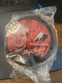 Wayne Gretzky 2002 McDonald's team Canada puck