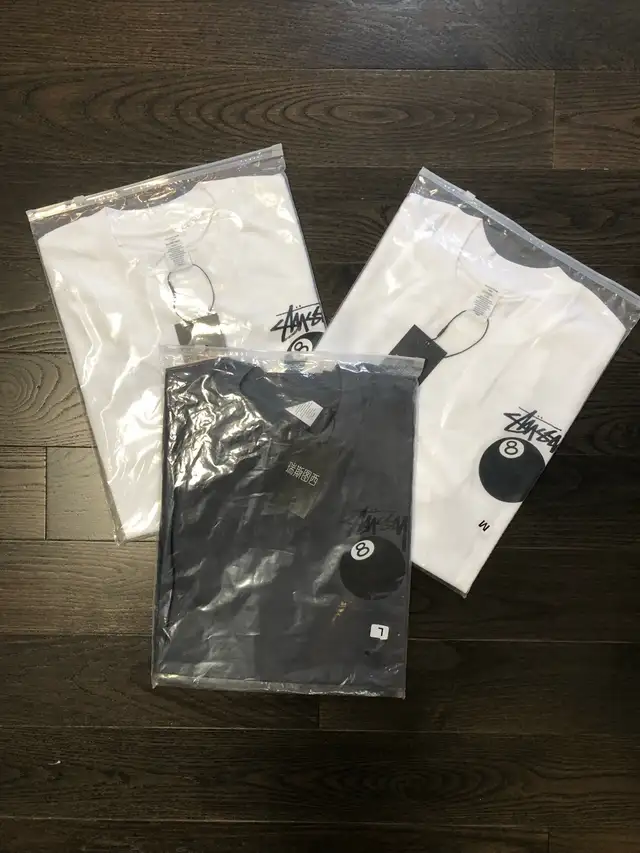 Stussy T-shirt in Men's in Markham / York Region - Image 2