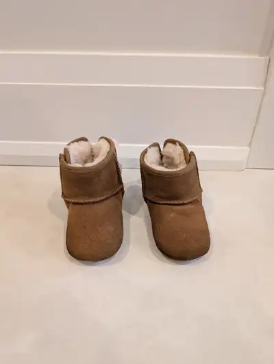 UGG Baby Jesse Bow II Size 4/5, View more
