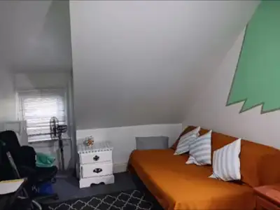 TORONTO, CLEAN UPSCALE FURNISHED ROOM FOR STUDENTS