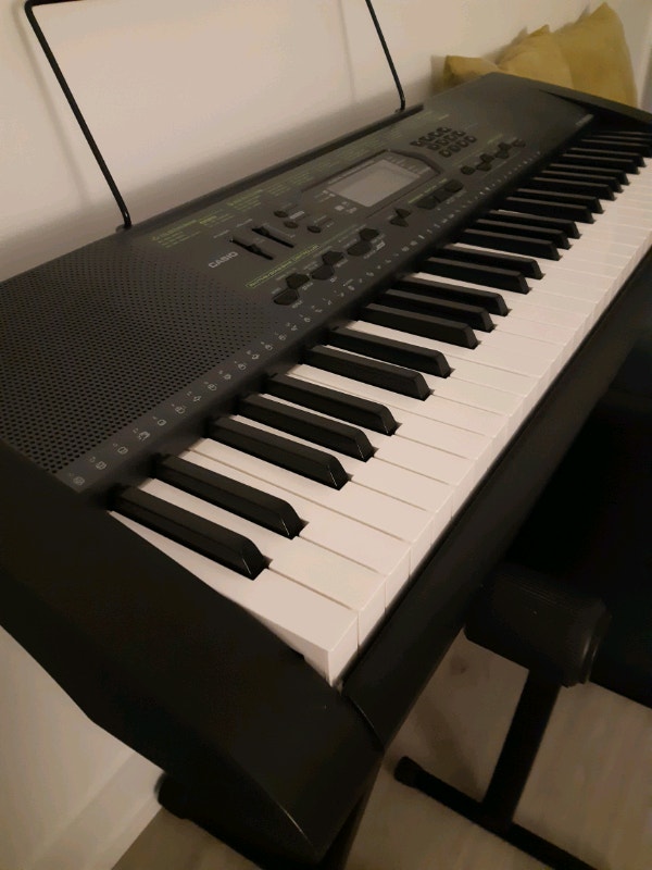 Casio CTK2000 electric piano keyboard with weighted keys Pianos & Keyboards Oshawa / Durham