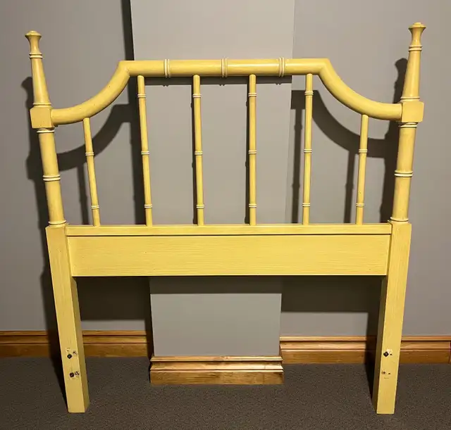 Vintage Bedroom Furniture in Dressers & Wardrobes in Owen Sound - Image 6
