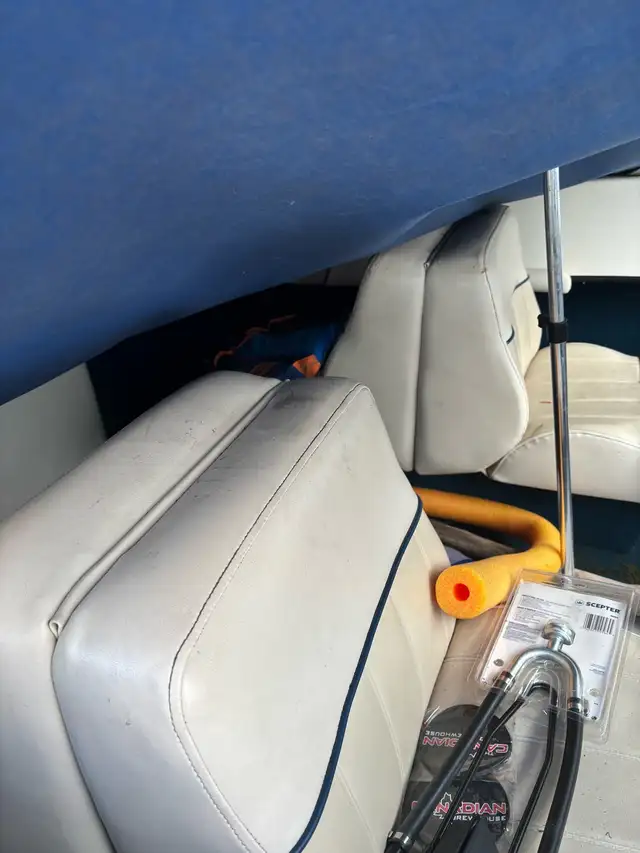 17 foot Sunbird Boat with Low Hours Volvo Inboard in Powerboats & Motorboats in Kelowna - Image 8