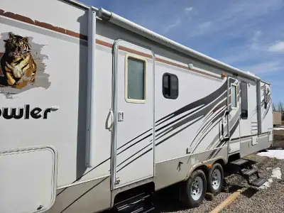 * Upgraded axles * NEW brakes * 5 NEW tires I'm selling a pre-owned Front Kitchen Couples 280fks tra...