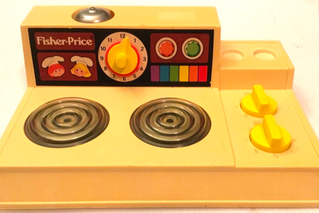 Fisher Price Stove Top #919 Magic Glow Burners & Metal Cookware in Toys & Games in St. Catharines - Image 2