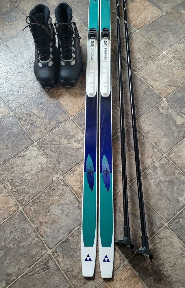 Cross Country Ski set - Mens 9 - 11.5 / Womens 10 - 12.5 in Ski in Winnipeg - Image 3