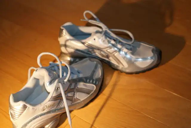 ASICS GEL ladies sports shoes 6.5US size in Women's - Shoes in Mississauga / Peel Region - Image 11