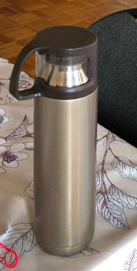 Stainless steel Insulated bottleHot water and cold.