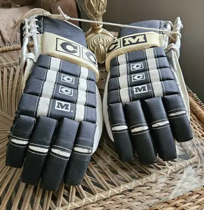 CCM 1983 Pro-gard Thumb M-HG6000 Collectible Hockey Gloves $25, View more