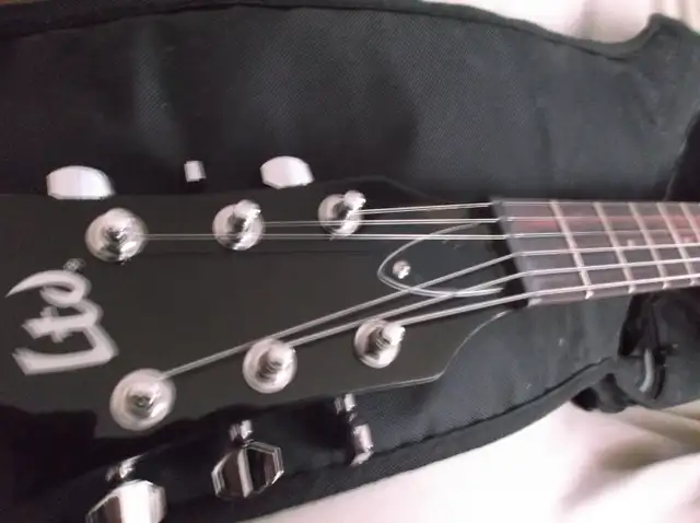 Guitare ESP-LTD EC-10 in Guitars in Sherbrooke - Image 6