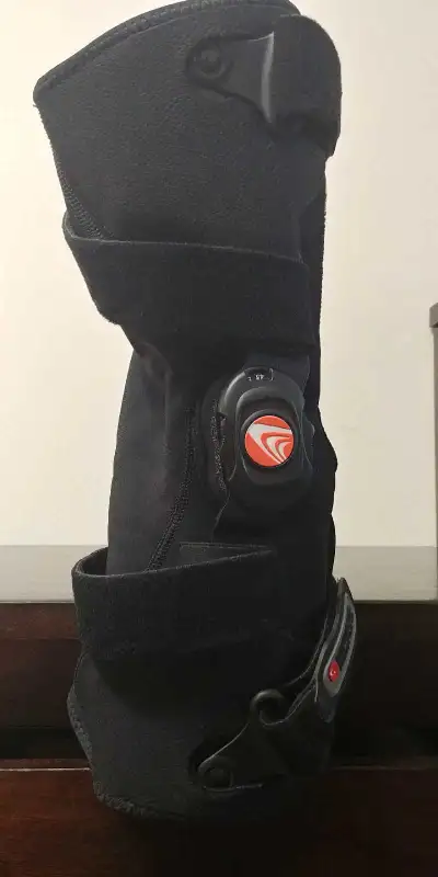 Right Leg Knee Brace, Medium Size, View more