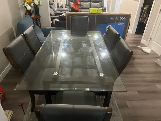 Dining Table  in Dining Tables & Sets in Calgary - Image 4