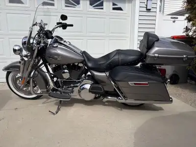 2016 Harley-Davidson Road King – Tour Pack, New Tires, Mint Condition Turn-key touring cruiser, full...