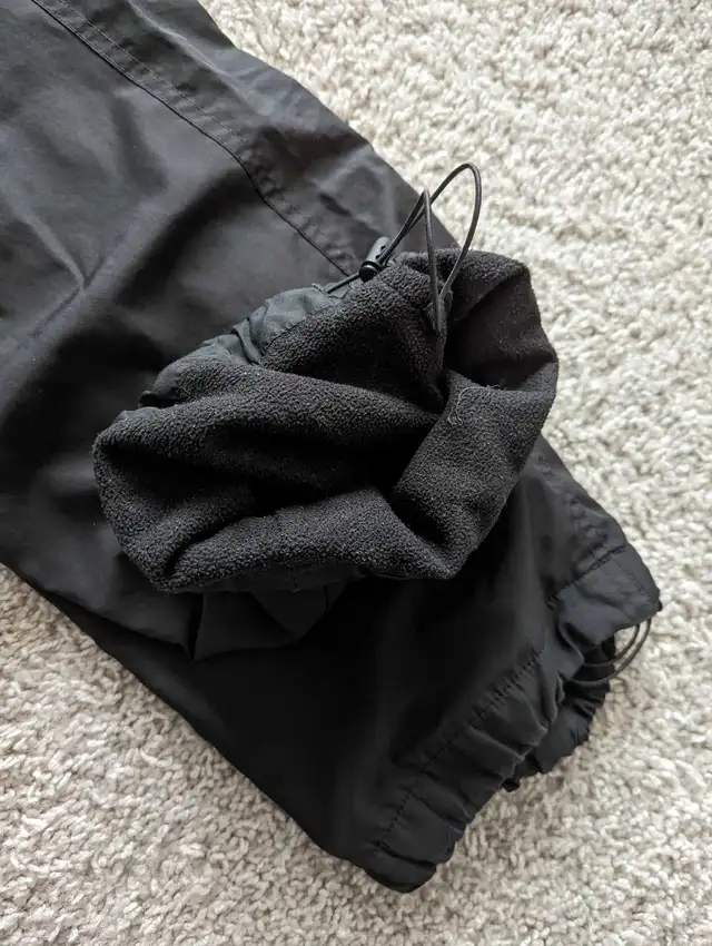 Uniqlo men's isolation pant  in Men's in Calgary - Image 4