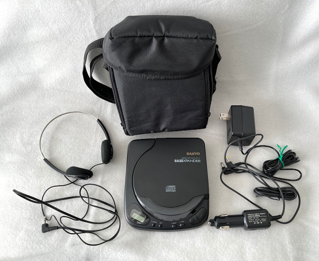 Sanyo CDP-47 Portable CD Player and Accessories in Other in Hamilton - Image 2