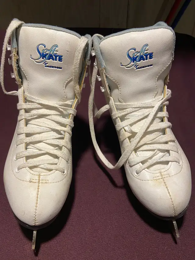 Skates Jackson size 5 in Skates & Blades in Ottawa - Image 2