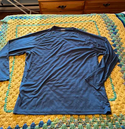 women’s workout LS poly top xxl, View more