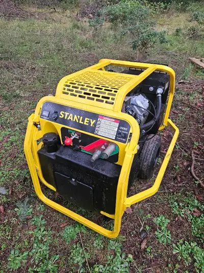 Stanley Hydraulic Power Pack – 18HP Vanguard Gas Engine (5–8 GPM) Almost new (7 hours) Stanley hydra...