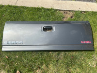 99-2006 GMC Sierra/Silverado Tailgate Mint Condition 