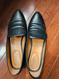 Franco Sarto black pattered loafers, size 9, worn once!