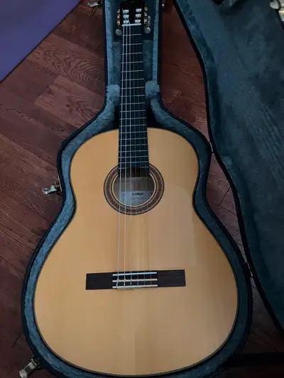 Good entry into classical or flamenco good sounding guitar like new Comes with case for 50 extra