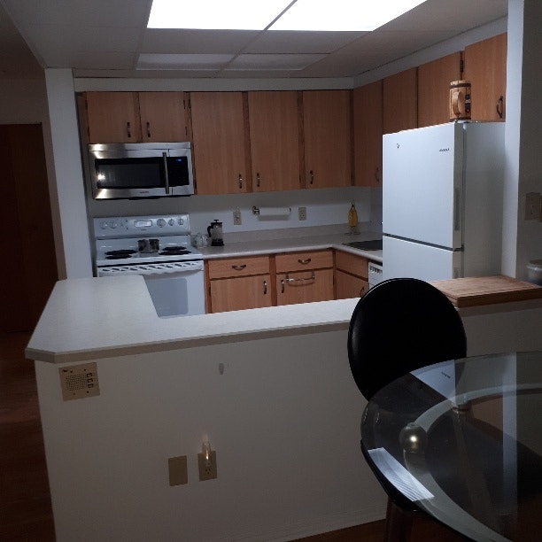 Bedroom for Rent in 2 BR Condo in River Heights Long Term Rentals