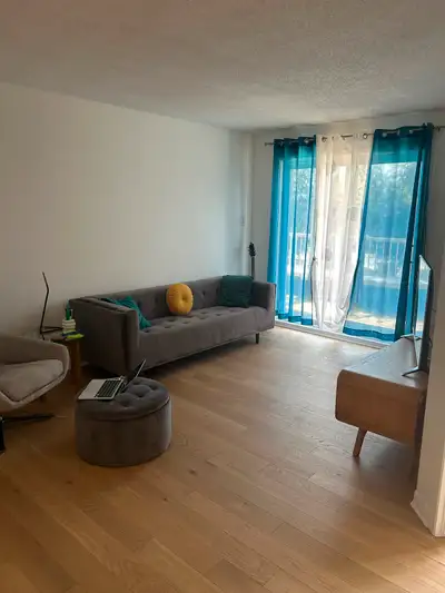 Superbe condo à distance  de marche de tout + insonorisé