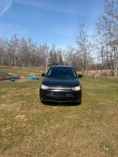 2014 Mitsubishi outlander for sale. Low km. Full time 4x4 or eco mode AWD. Perfect 2nd vehicle or sa...