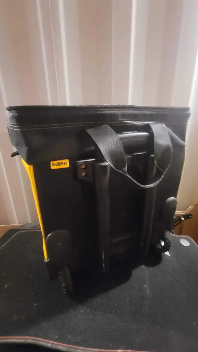 DEWALT HARD BOTTOM ROLLING TOTE BAG in Tool Storage & Benches in Hamilton - Image 5