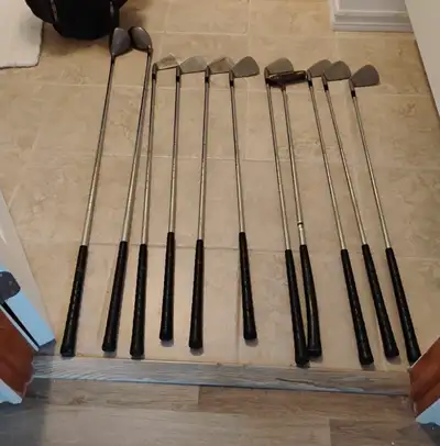 Golf Set+shoes for sale (right handed) Excellent condition, approximately 2 years old. Men's Wilson...