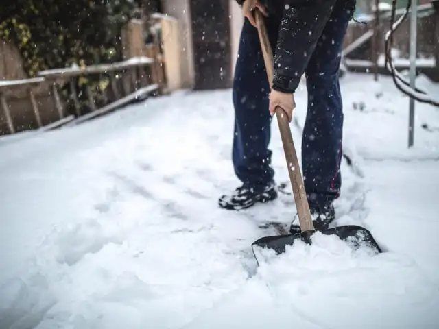 Snow shovel  in Snowblowers in Mississauga / Peel Region - Image 3
