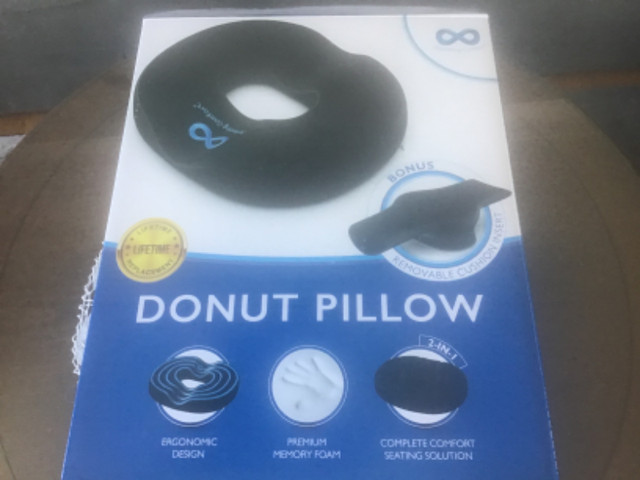 Athletic Black Back Brace and Donut Pillow in Health & Special Needs in Winnipeg - Image 2