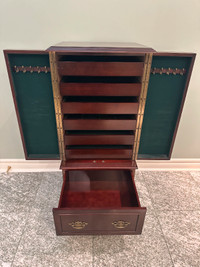 Collectables Display Cabinet (905-541-1355)