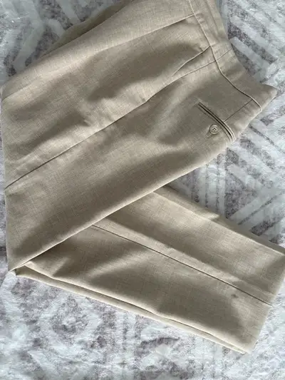 Beige wilfred pant in size 00 regular length.