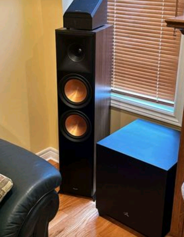 Klipsch rp-8000fii walnut floorstanding speakers rp-8000fwii in Speakers in Markham / York Region - Image 2