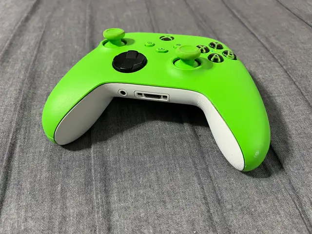 Microsoft Xbox Series X/S Wireless USB C Controller 2024 in XBOX One in City of Halifax - Image 2