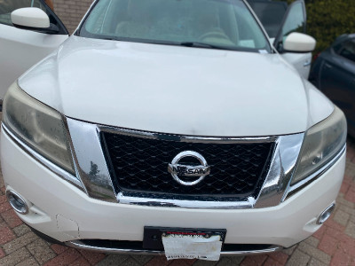 2014 Nissan Pathfinder well kept and clean