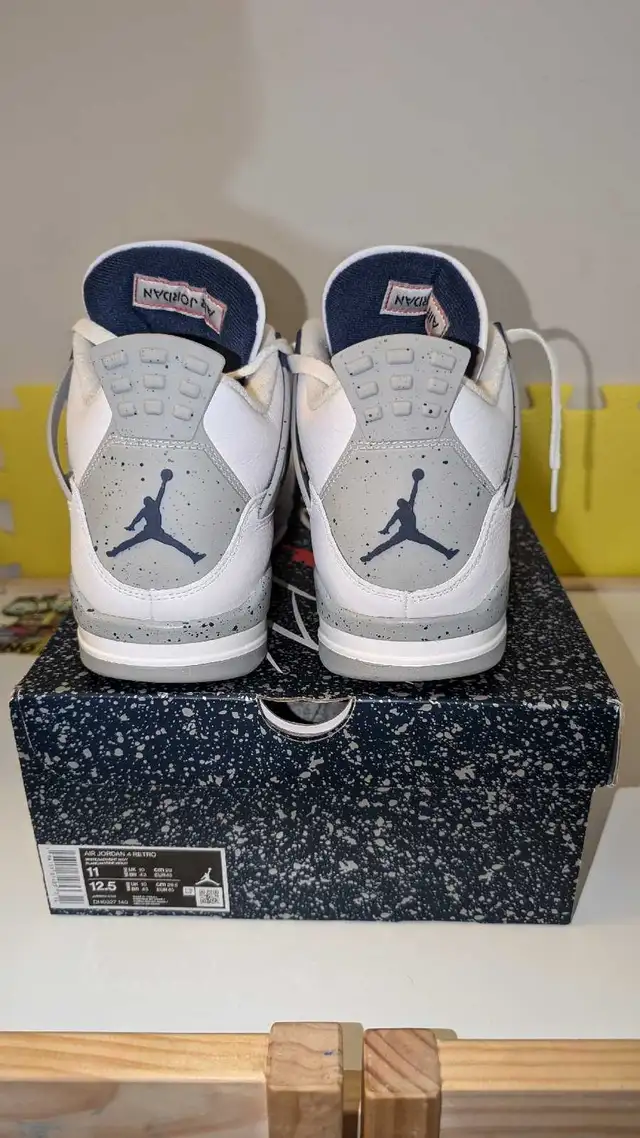 Air Jordan 4 midnight Navy in Men's Shoes in City of Toronto - Image 5