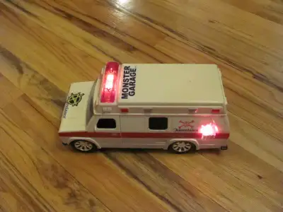Rare Jessie James , Monster Garage Ambulance Lights and Sound