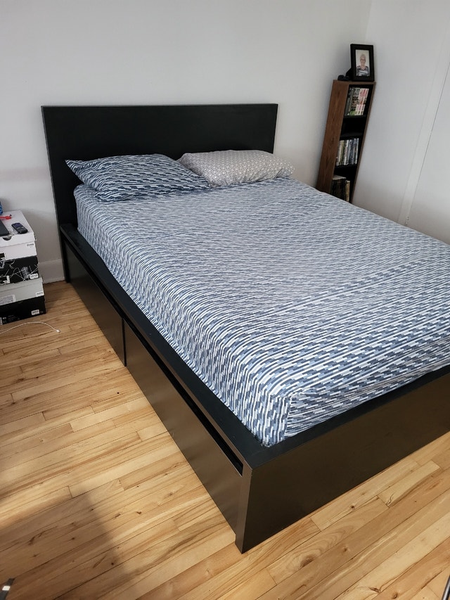 Base de lit IKEA MALM Lits et matelas Ville de Québec Kijiji