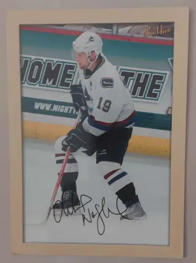 Markus Naslund Bee Hive Hockey Card