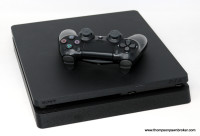 PLAYSTATION 4 CONSOLE & CONTROLLER