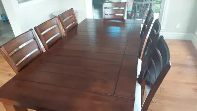 82" x 42" table seats 8 people Fold down insert