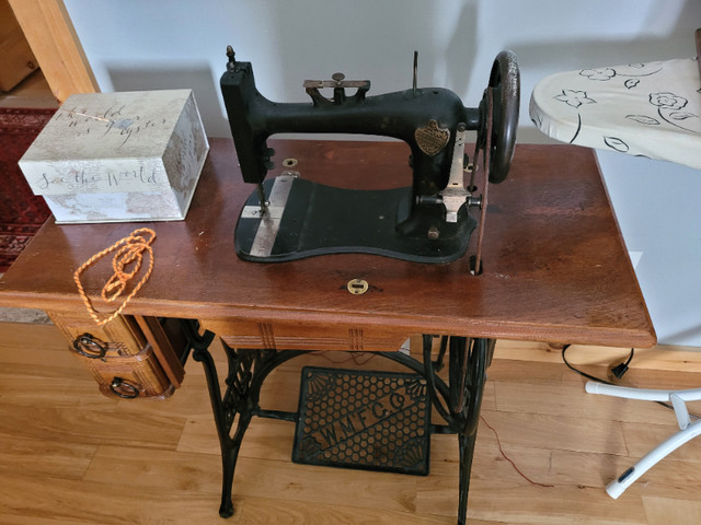 Antique Sewing machine in Arts & Collectibles in Cornwall - Image 2