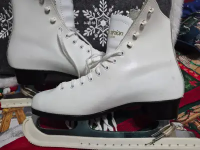 Figure Skates- size 9, View more