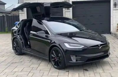 Tesla model X P90D